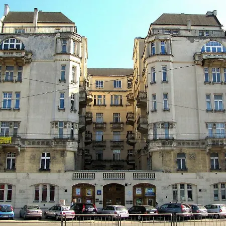Art Nouveau Centre *