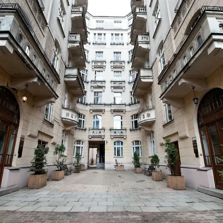 Art Nouveau Centre *